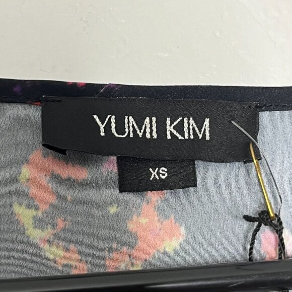 Yumi Kim Lizzie Button Up Front Floral Blouse Size XS NWT - Picture 5 of 11